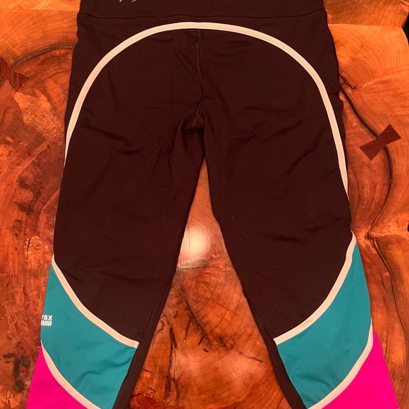 Victoria’s Secret Knockout Capri Size L - Picture 4 of 5